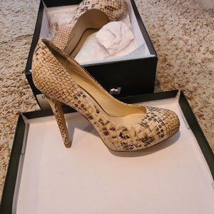 New Unworn snake skin heels pumps size 5.5